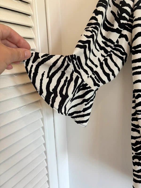 New Look Rrp £19.99 New Look White Zebra Print Tie Front Frill Blouse size 8