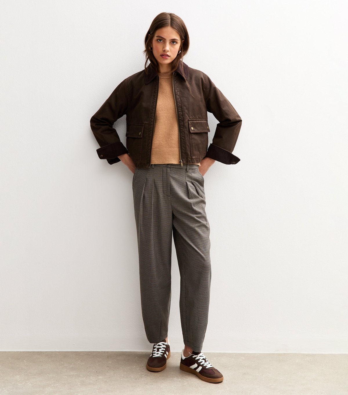 New Look Women's Camel Crew Neck Knit Vest New Look - 3