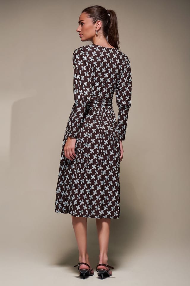 Jolie Moi Jolie Moi Women's Puff Long Sleeve Jersey Midi Dress in Brown - 2