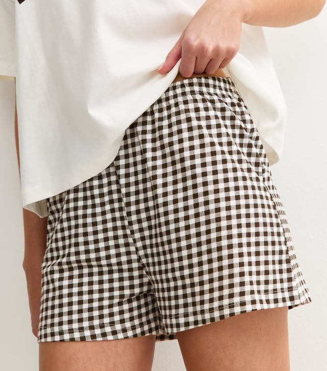New Look Women's Cream NYC Print T-Shirt and Checked Shorts Pyjama Set New Look - 3