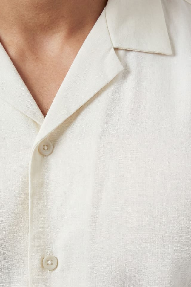 Burton Burton Men's Off White Linen Blend Short Sleeve Resort Shirt in Off-White - 2
