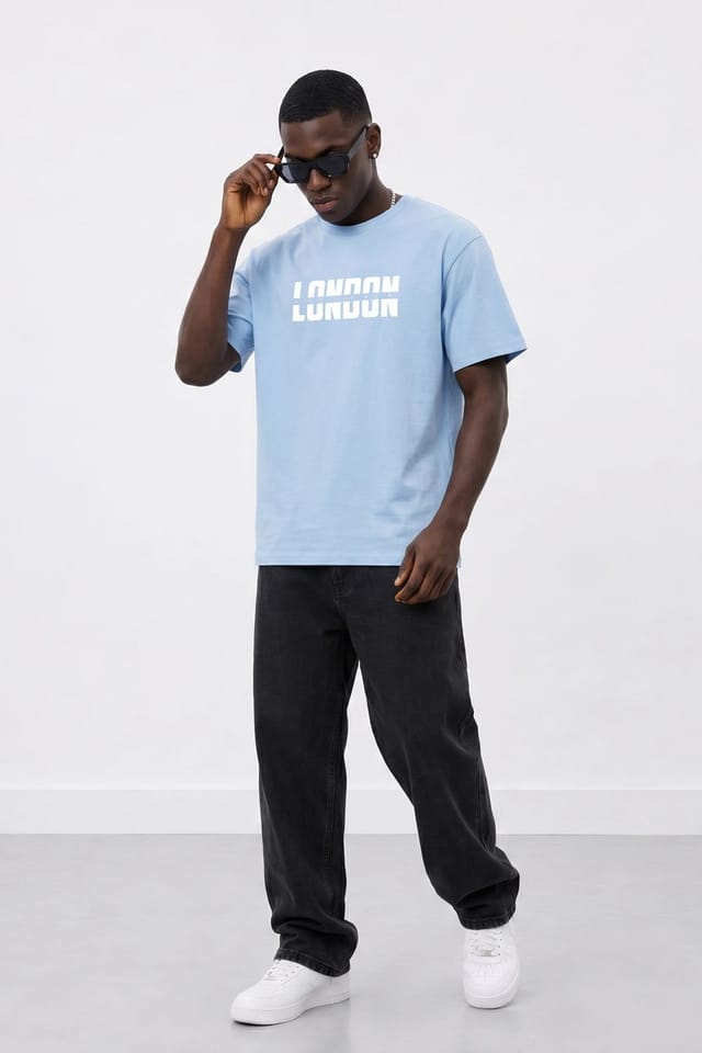 LONDON ATTITUDE LONDON ATTITUDE Men's Essential Split Graphic Premium Cotton T-Shirt in Light Blue - 3