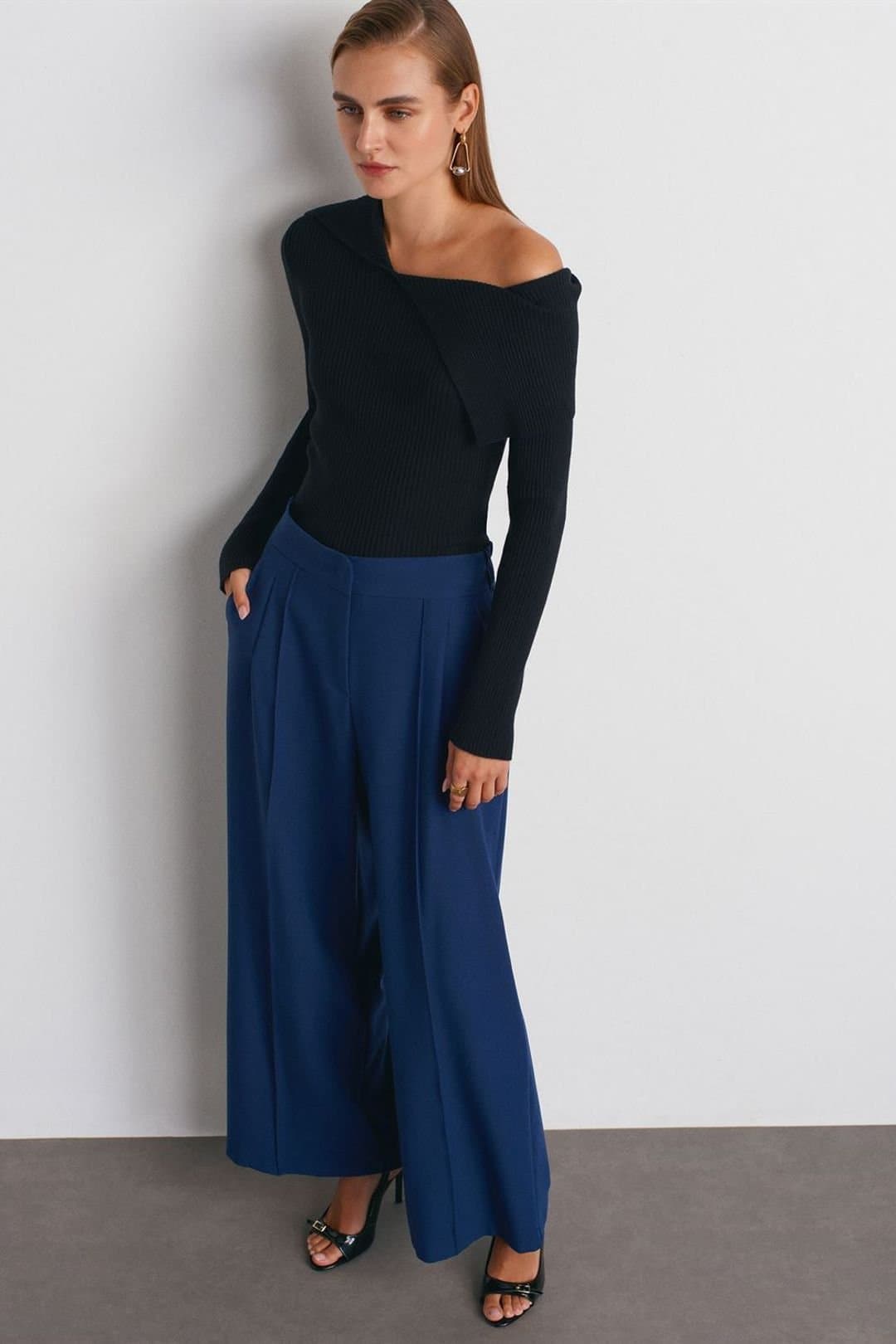 Dilvin Dilvin Women's High-Waist Wide-Leg Pleated Trousers in Navy