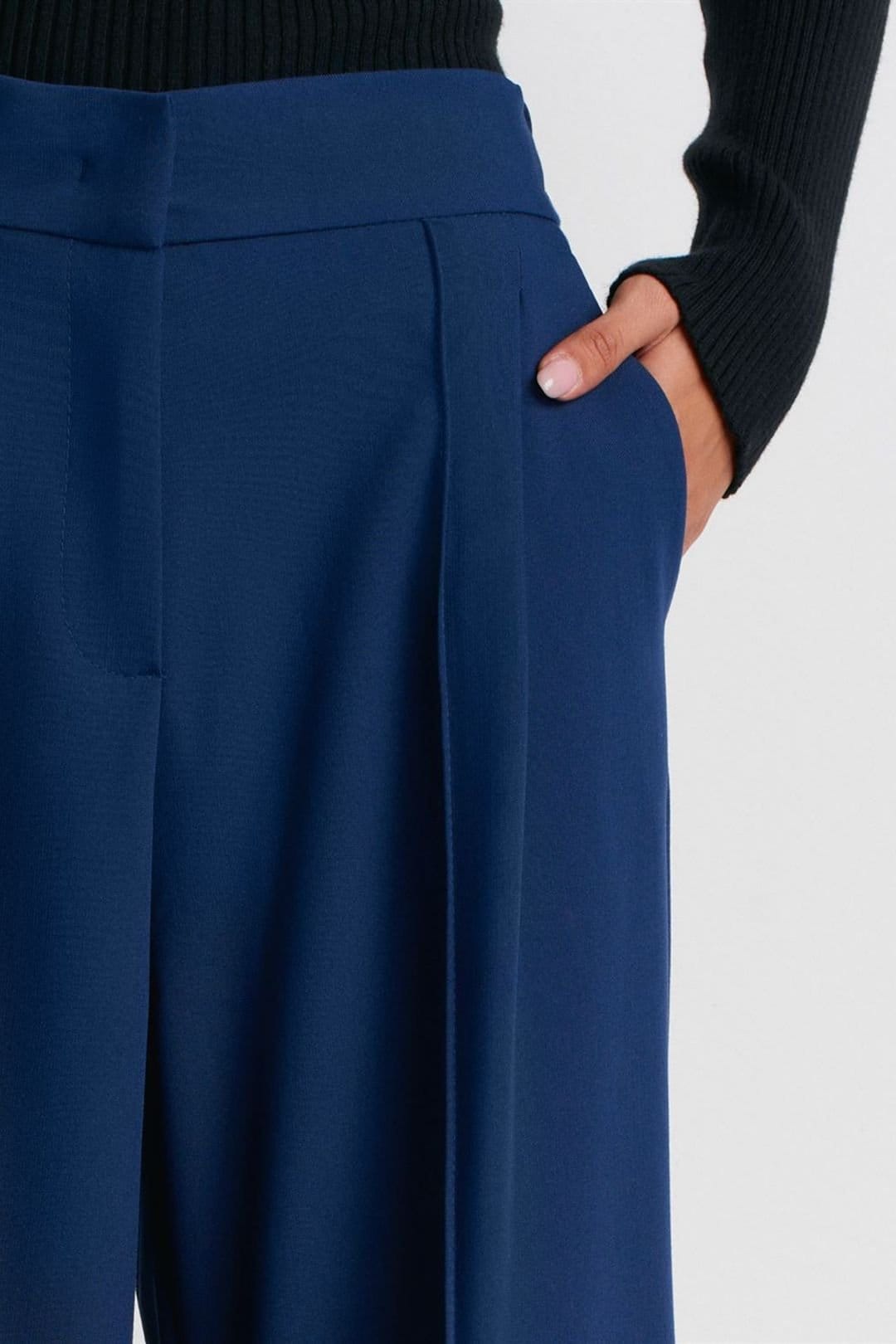 Dilvin Dilvin Women's High-Waist Wide-Leg Pleated Trousers in Navy - 4