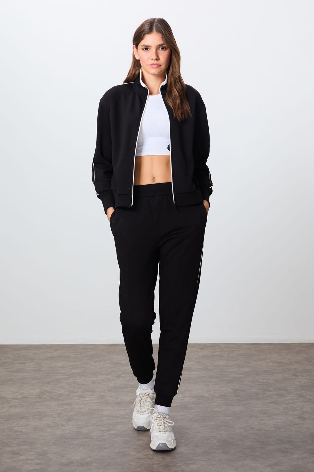 Tommy Life Tommy Life Women's Oversized Zip-collar Sweatshirt & Pants Set in Black - 4