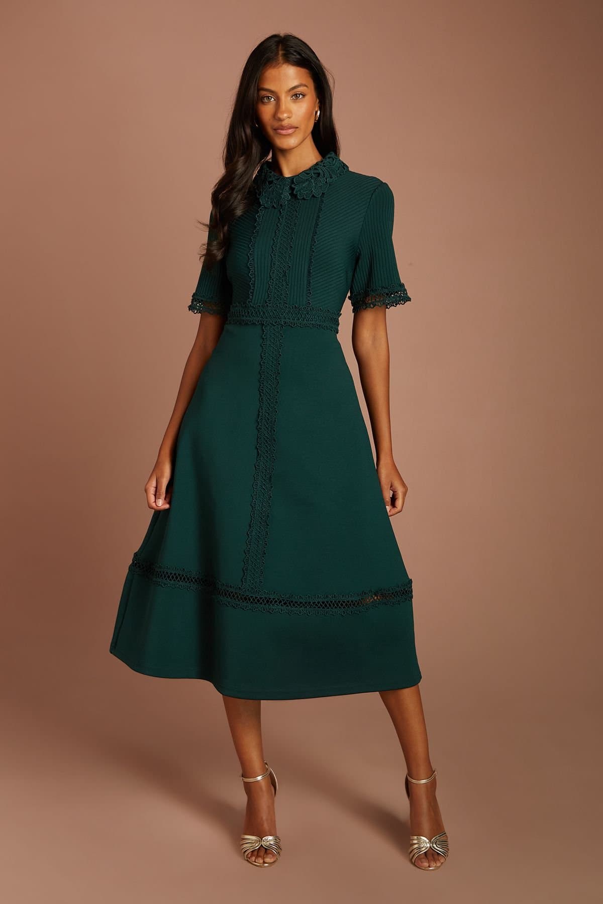 Coast Coast Women's Petite Bandage Short Sleeve Lace Trim Collared Midi Dress in Emerald