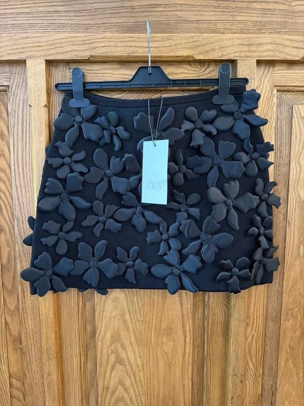 Zara Zara black appliqué flower embellished mini skirt black size M
