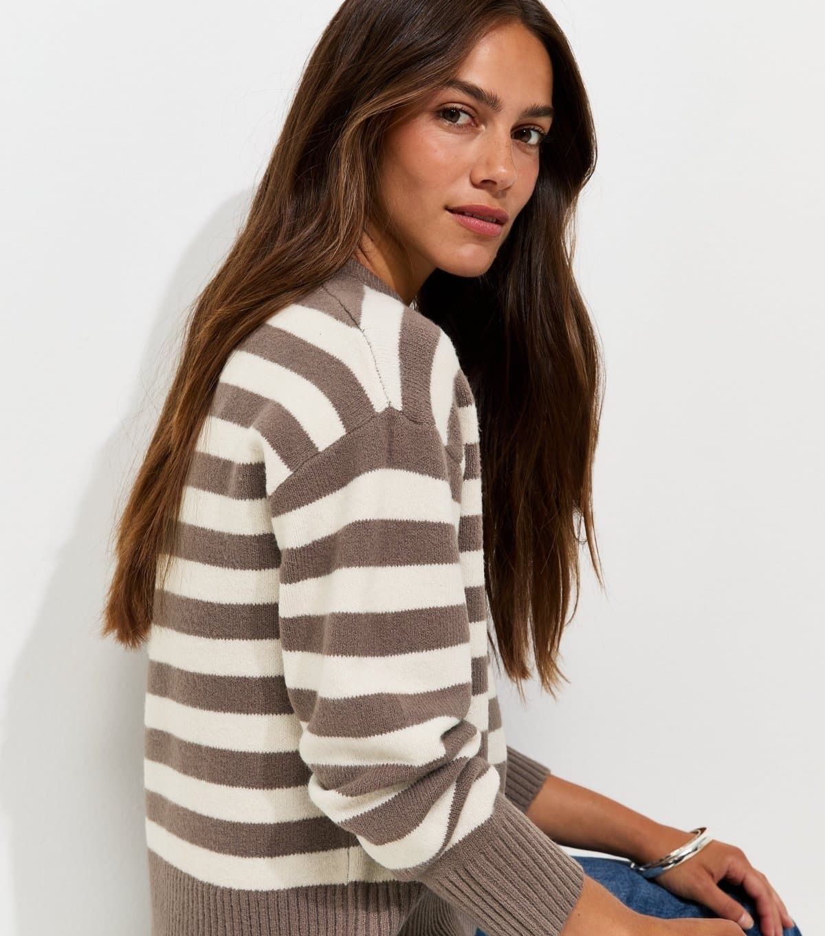 New Look Women's Petite Brown Narrow Stripe Crew Neck Knit Jumper New Look
