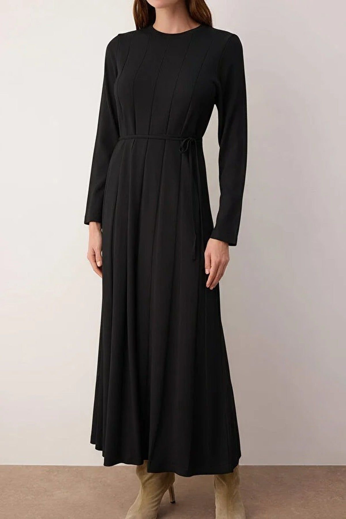 WOVCOR WOVCOR Women's Belted Pleated Long Sleeve Knit Midi Dress in Black - 2