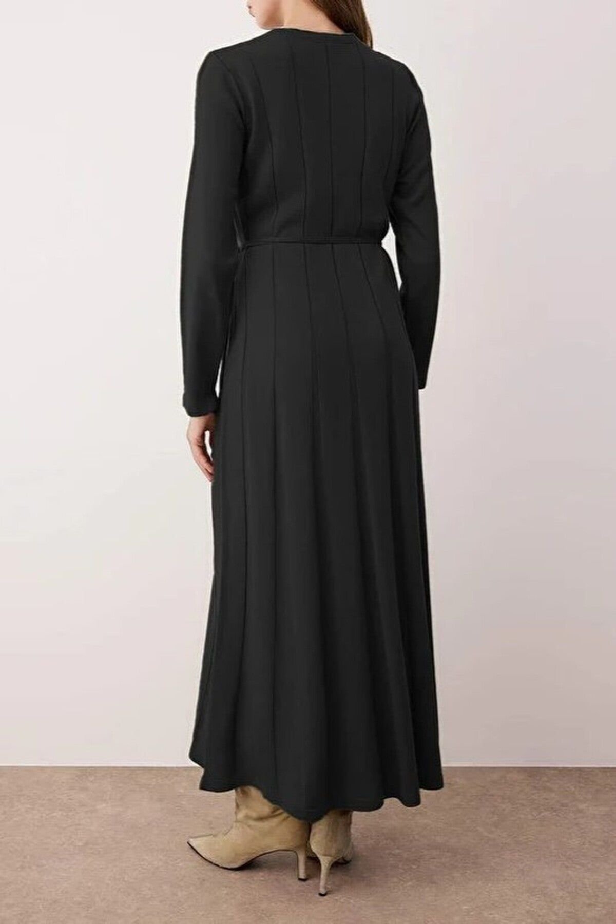 WOVCOR WOVCOR Women's Belted Pleated Long Sleeve Knit Midi Dress in Black - 3