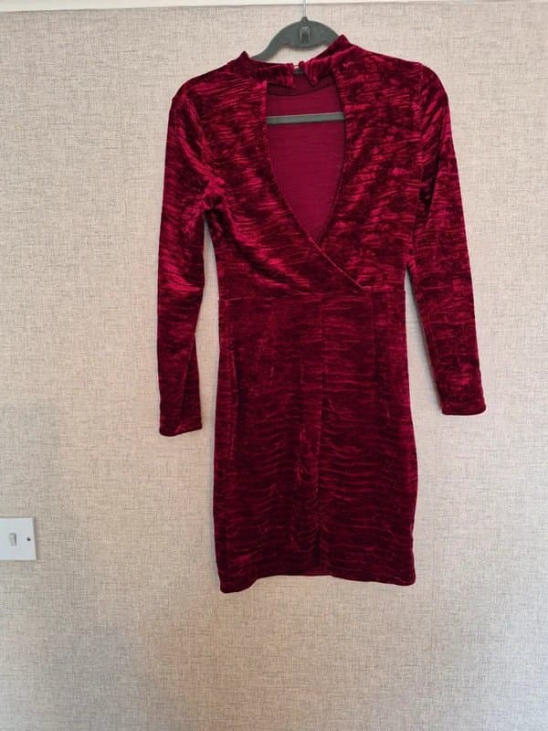 New Look Ladies deep red velvet feel dress