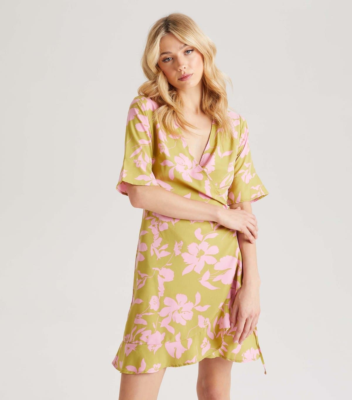 Urban Bliss Women's Green Floral Print Wrap Mini Dress Urban Bliss New Look