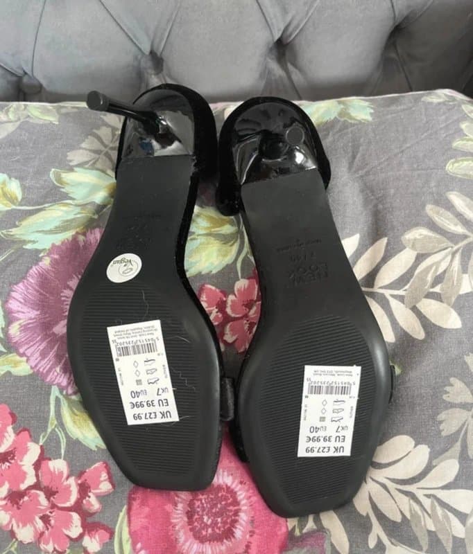 New Look BNWT newlook black velvet heels size 7