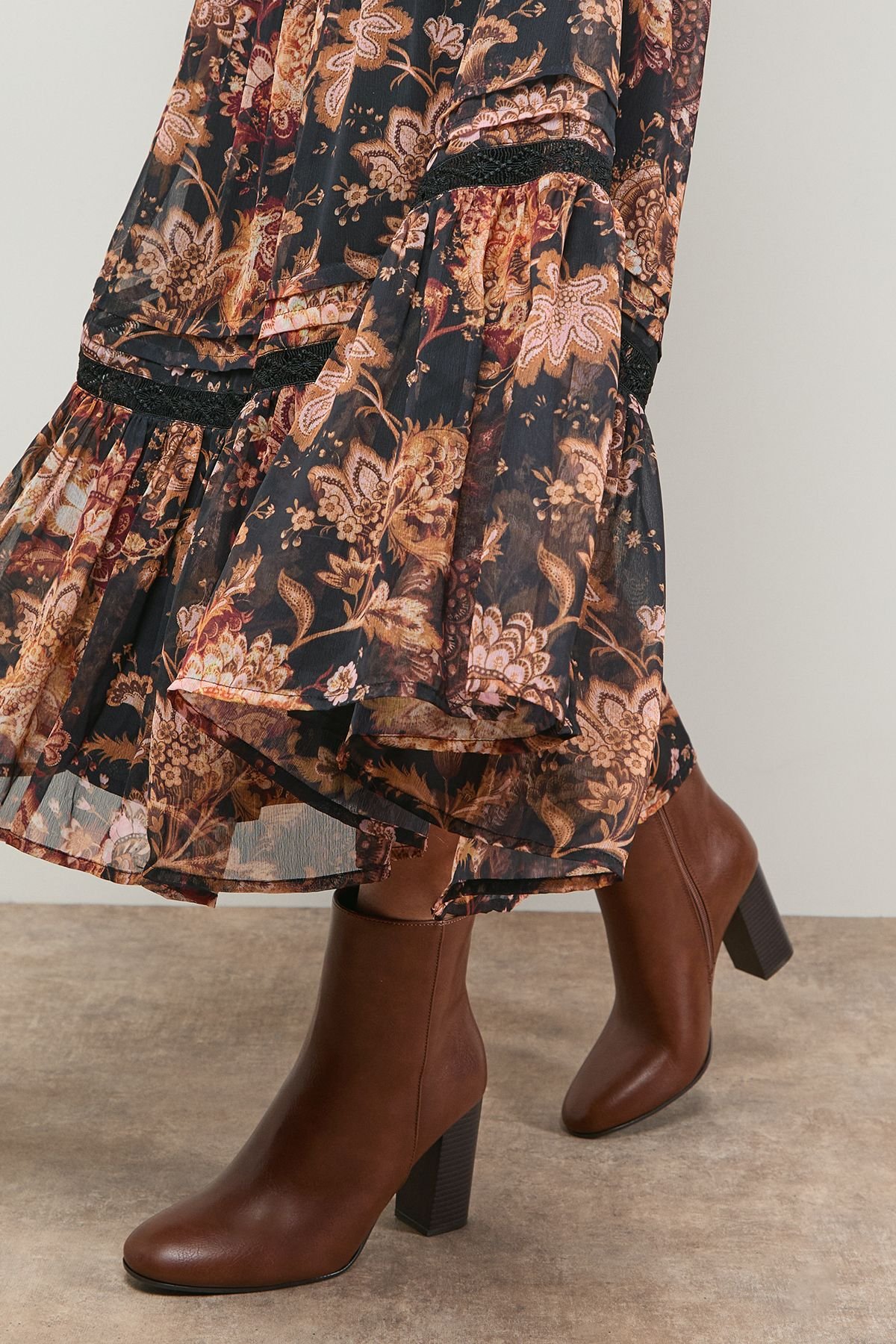 Oasis Oasis Women's Louisa Faux Leather Round Toe Stacked High Heel Ankle Boots in Dark Tan - 4