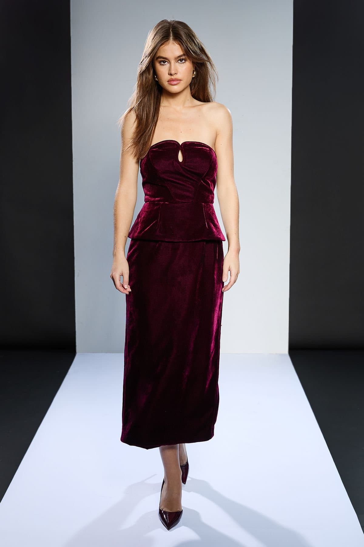 RUNWAY 1.8.1.8 RUNWAY 1.8.1.8 Women's Stretch Velvet Strapless Dress in Plum
