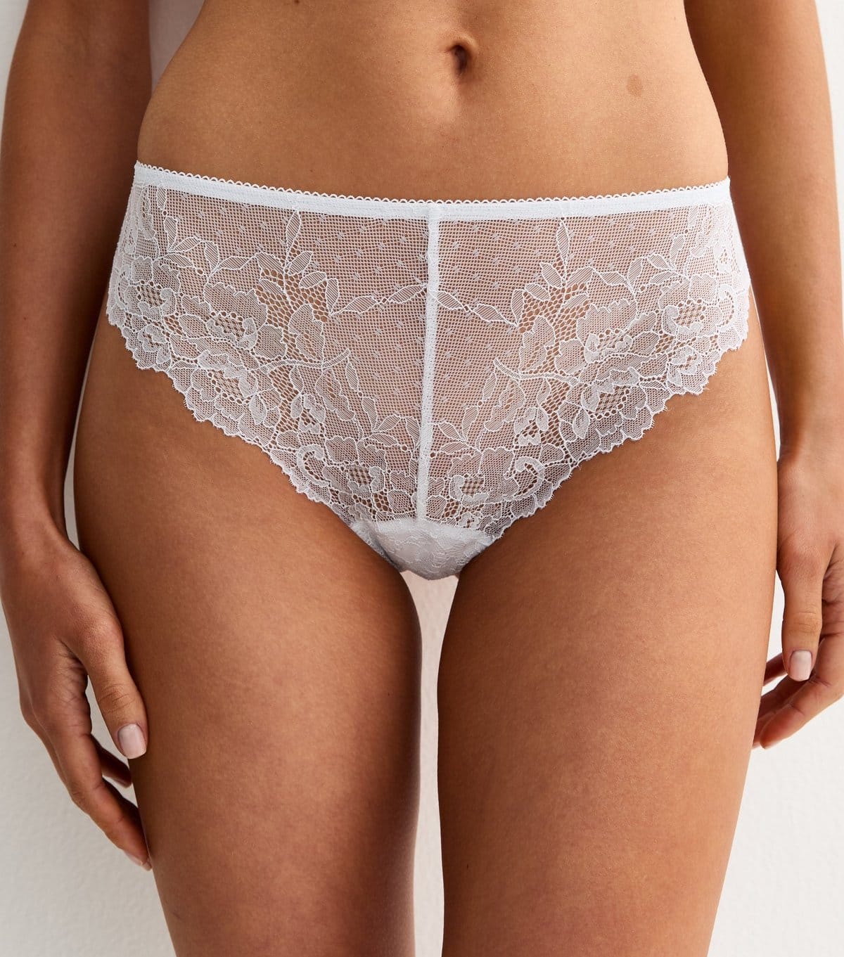 New Look Women's White Scalloped Lace Thong New Look - 1