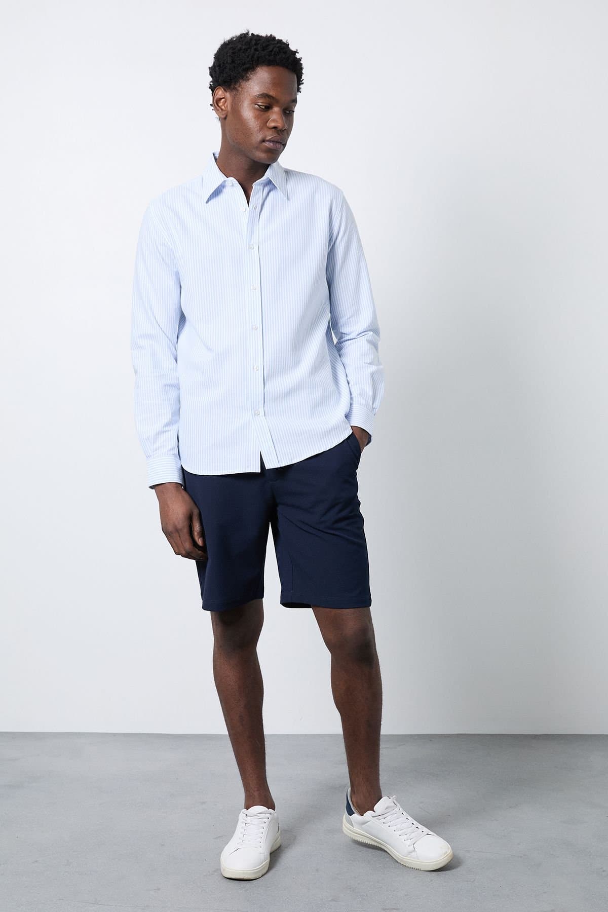 Burton Burton Men's Indigo Seersucker Chino Shorts in Navy