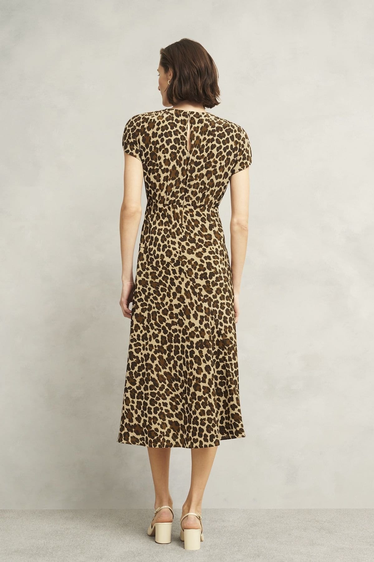 Hobbs London Hobbs London Women's Hampton Short Sleeve Printed Silk Dress in Fawn - 4