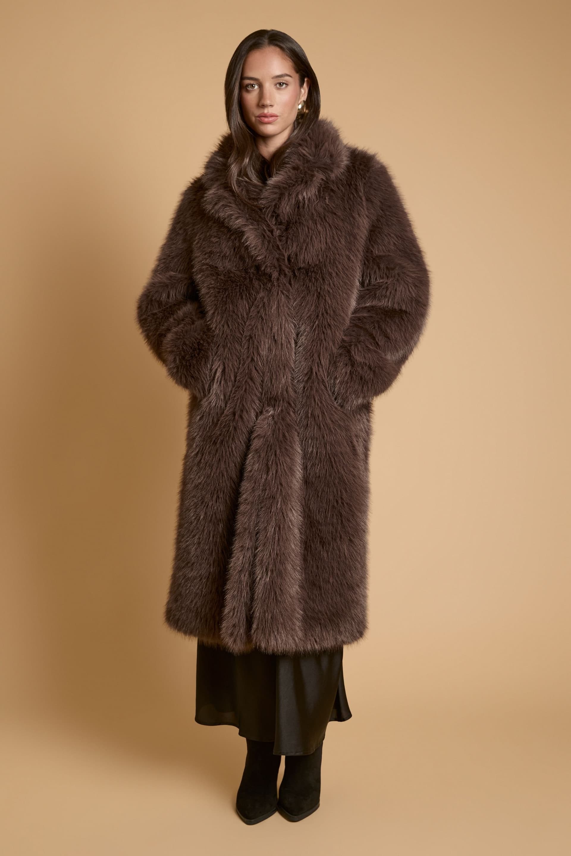 Oasis Oasis Women's Faux Fur Midi Coat in Chocolate