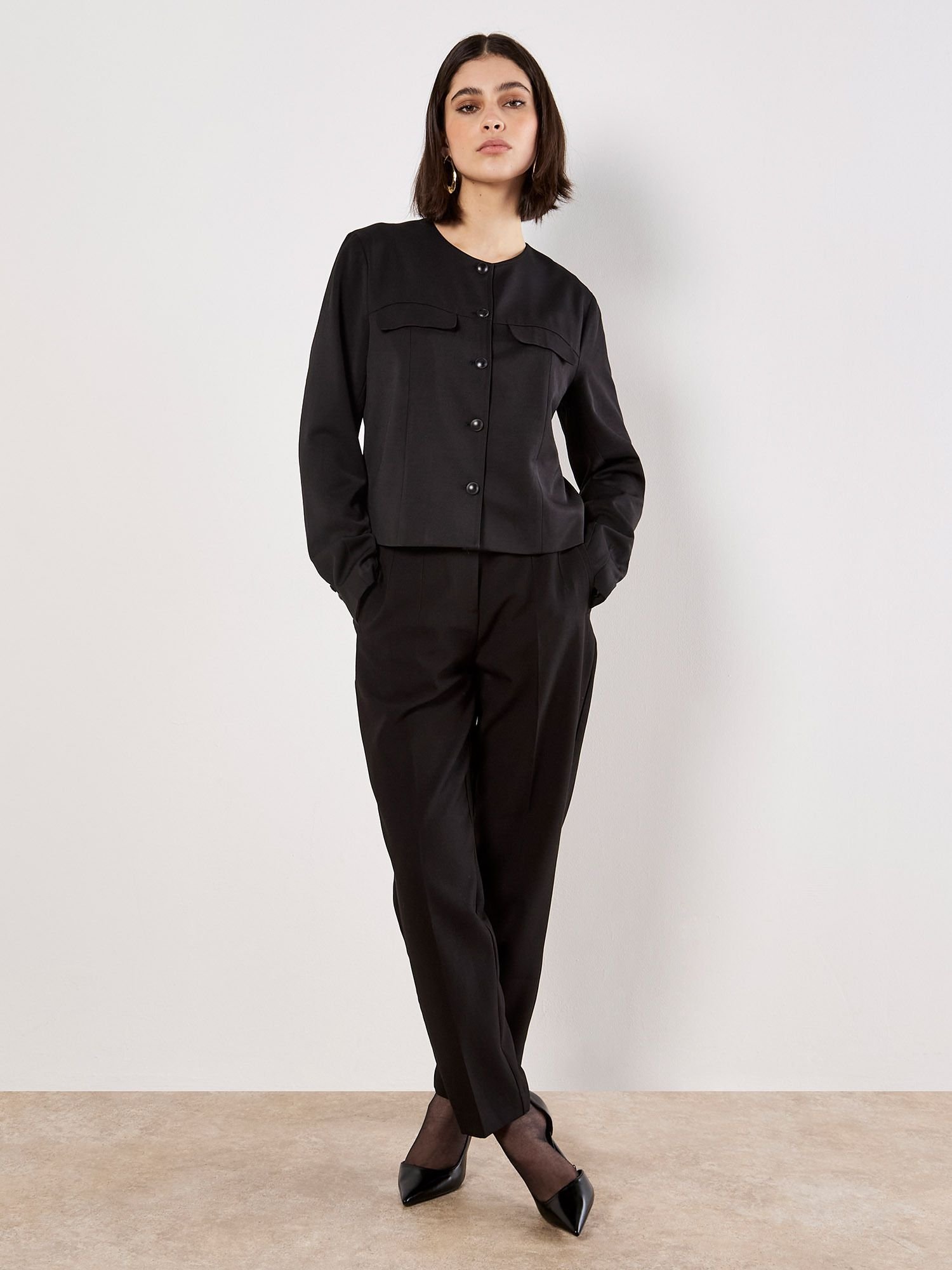 Apricot Apricot Women's Tailored Lightweight Jacket in Black - 2