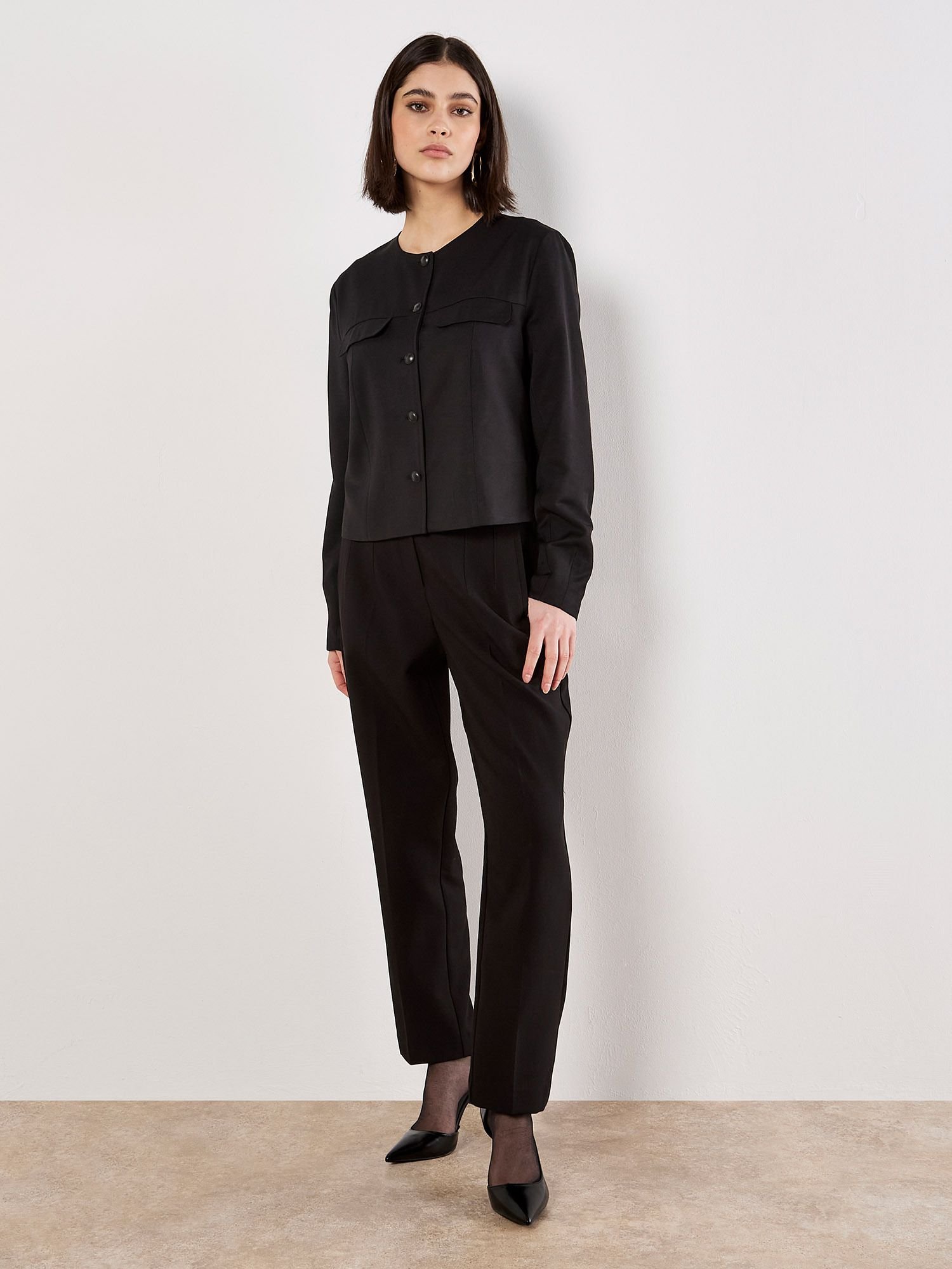 Apricot Apricot Women's Tailored Lightweight Jacket in Black - 4