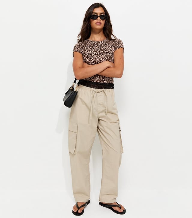 New Look Women's Brown Cotton Rich Leopard Print Lace Hem T-Shirt New Look - 2