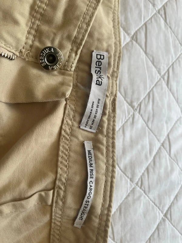 Bershka Medium rise cargo pants