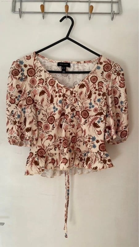 New Look Cream Floral V-Neck Top - Size 12