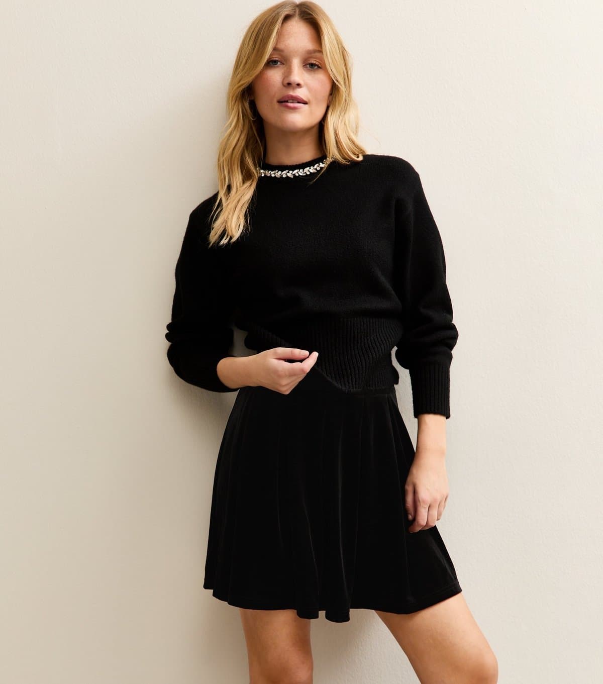 New Look Women's Black Velvet Pleated Mini Skirt New Look