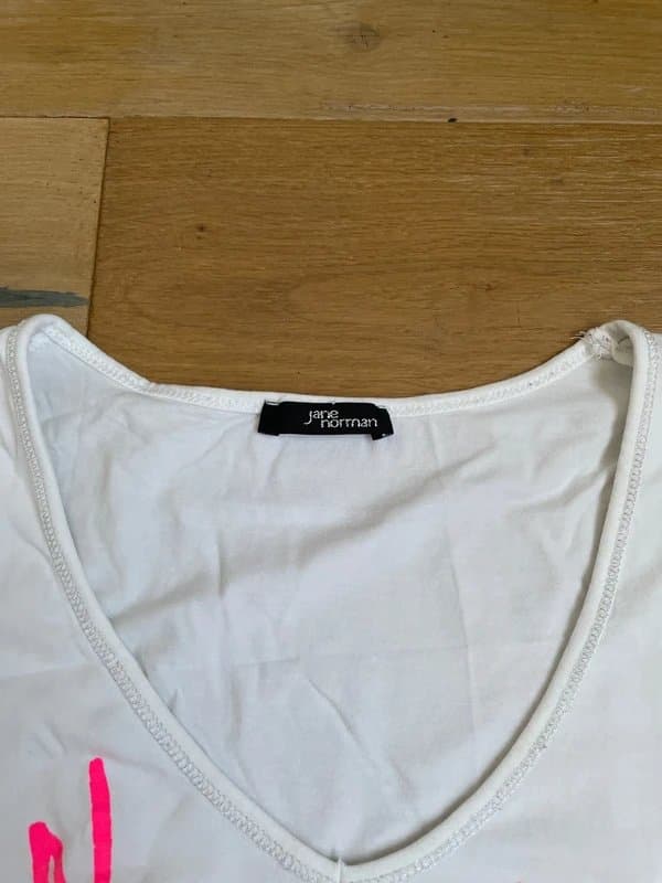 Jane Norman y2k 2000s jane norman vintage white sequinned graphic alt grunge retro top babytee guess cyber