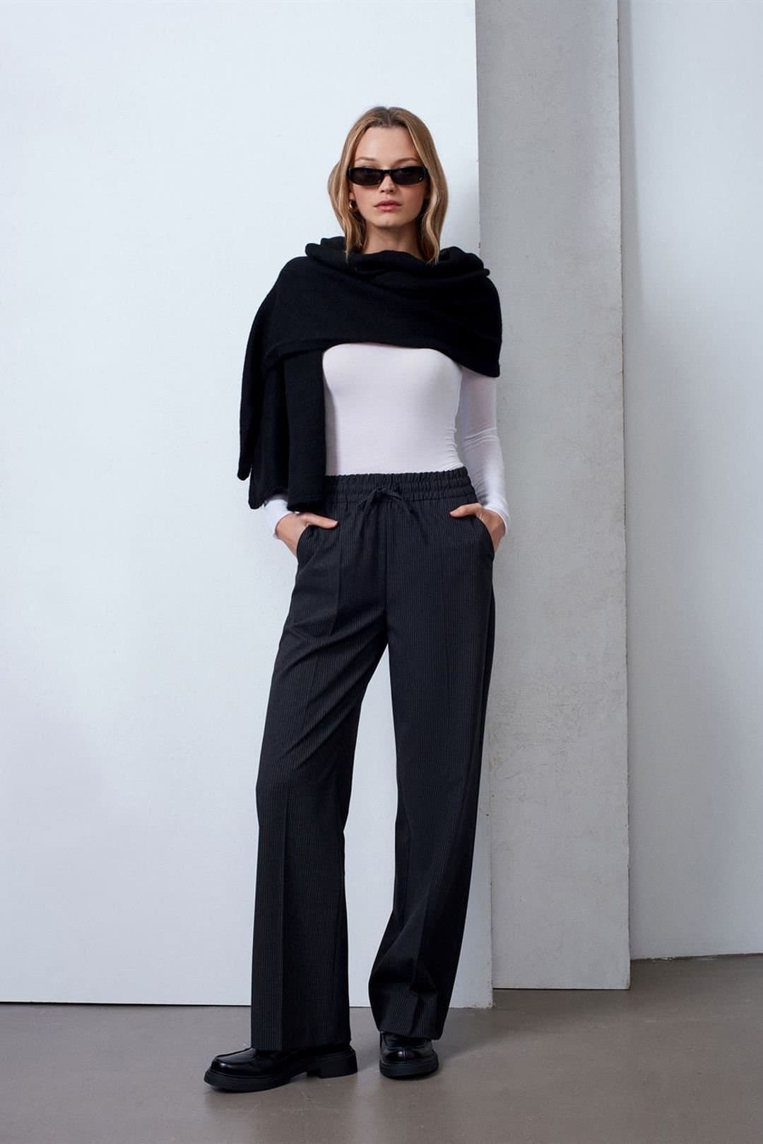 Dilvin Dilvin Women's Wide-Leg Pull-On Trousers in Charcoal