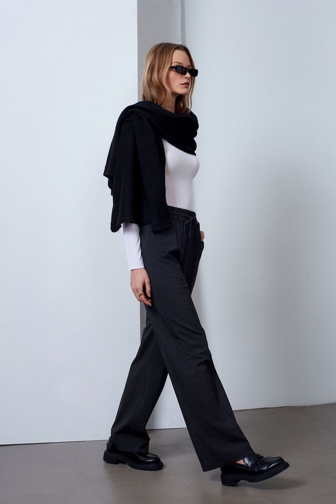 Dilvin Dilvin Women's Wide-Leg Pull-On Trousers in Charcoal - 4