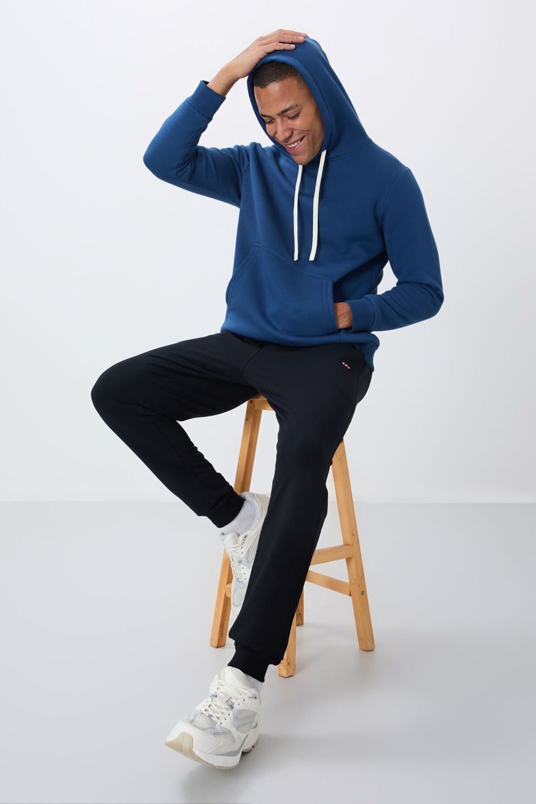 Tommy Life Tommy Life Men's Solid Hooded Sweatshirt With Pocket in Blue - 4