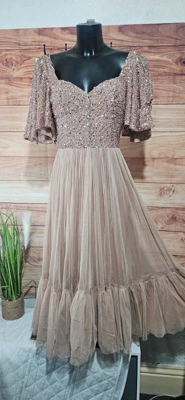 Beauut Stunning Beauut sequin embellished occassion dress size 10