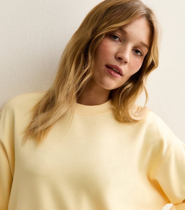 New Look Women's Premium Light Yellow Oversized Crew Neck Sweatshirt New Look - 3