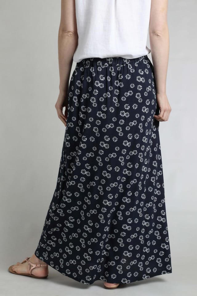 Weird Fish Weird Fish Women's Medivet Printed Jersey Maxi Skirt in Dark Navy - 3