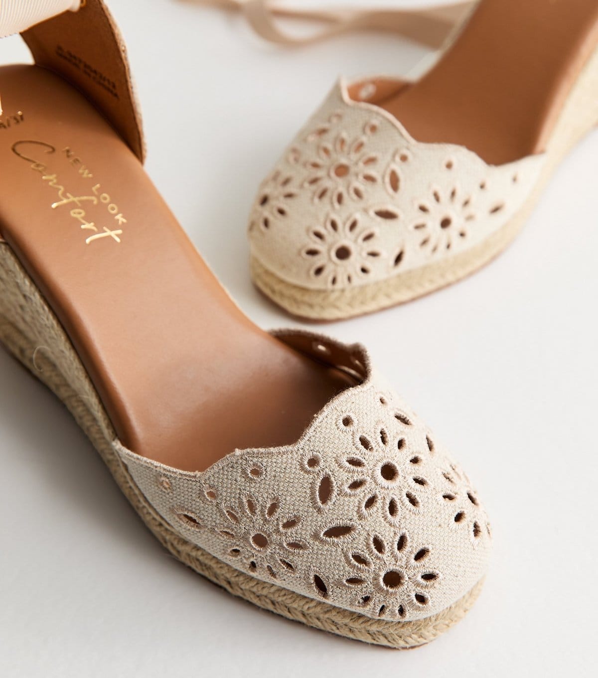 New Look Women's Off White Broderie Embroidered Wedge Sandals New Look - 4