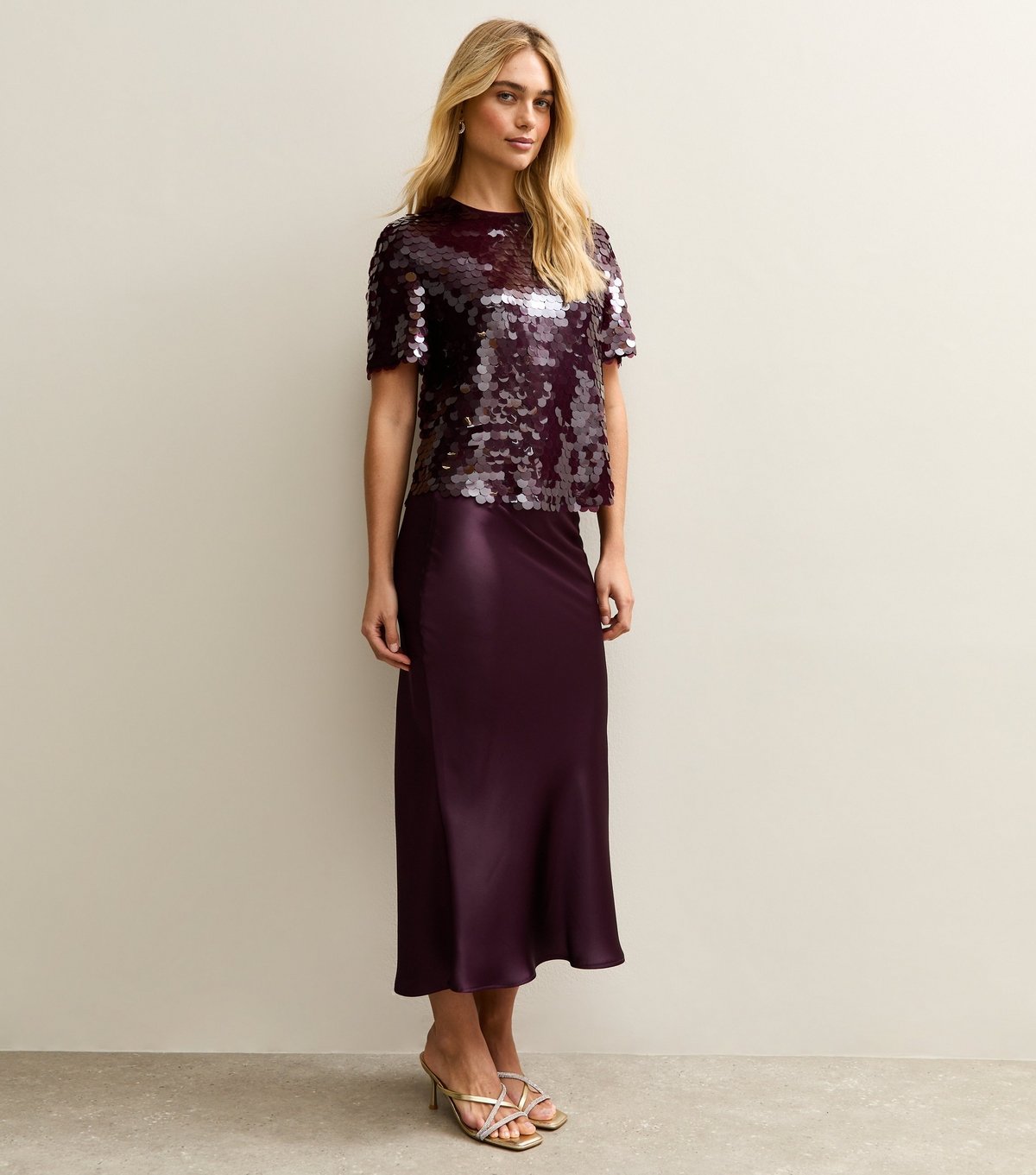 New Look Women's Dark Burgundy Satin Bias Cut Midi Skirt New Look - 2