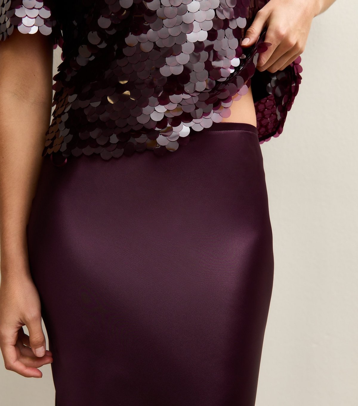 New Look Women's Dark Burgundy Satin Bias Cut Midi Skirt New Look - 3