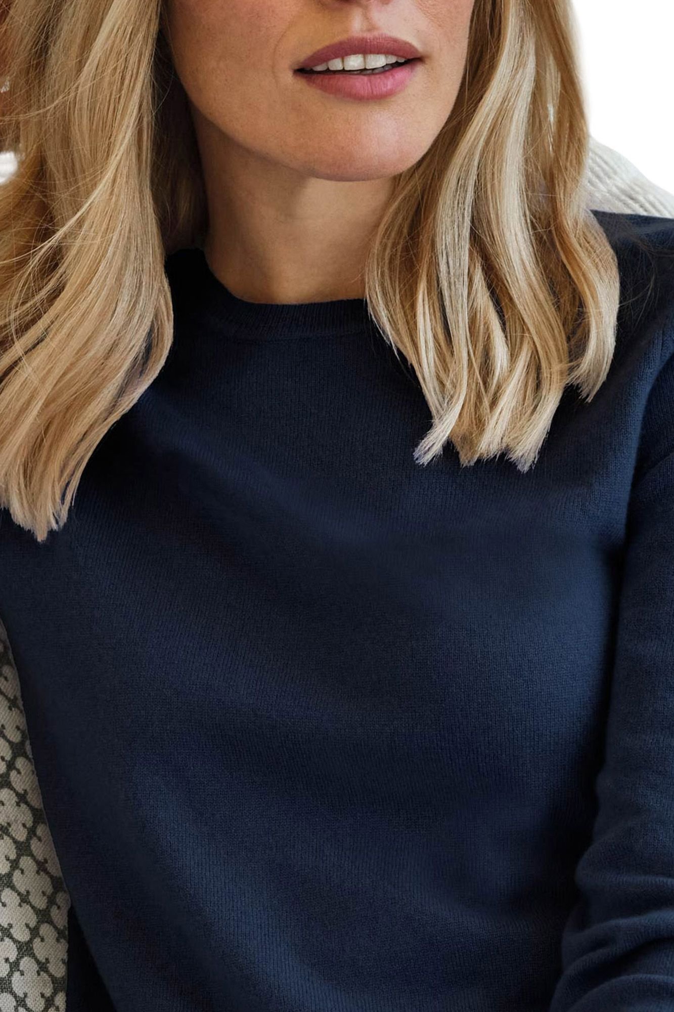 Pure Collection Pure Collection Women's Cashmere Crew Neck Sweater in Navy - 2