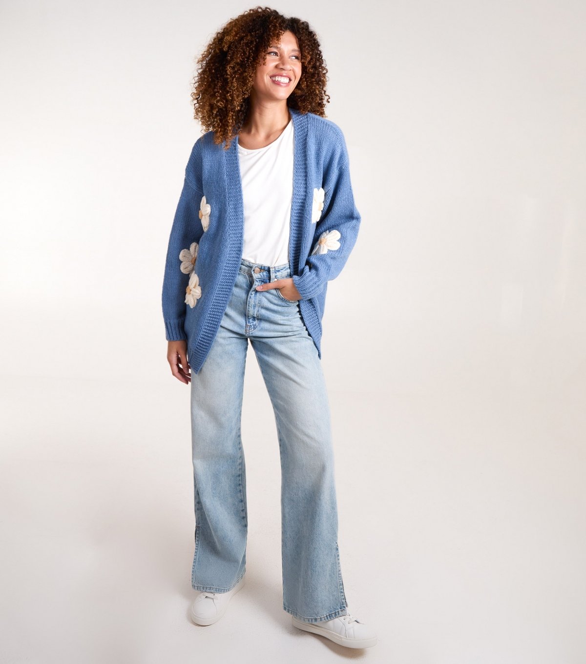 Blue Vanilla Women's Daisy Embroidered Cardigan Blue Vanilla New Look - 2