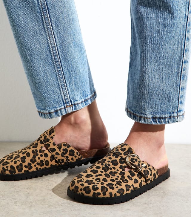 New Look Women's Brown Leopard Print Suedette Buckled Clogs Vegan New Look - 2