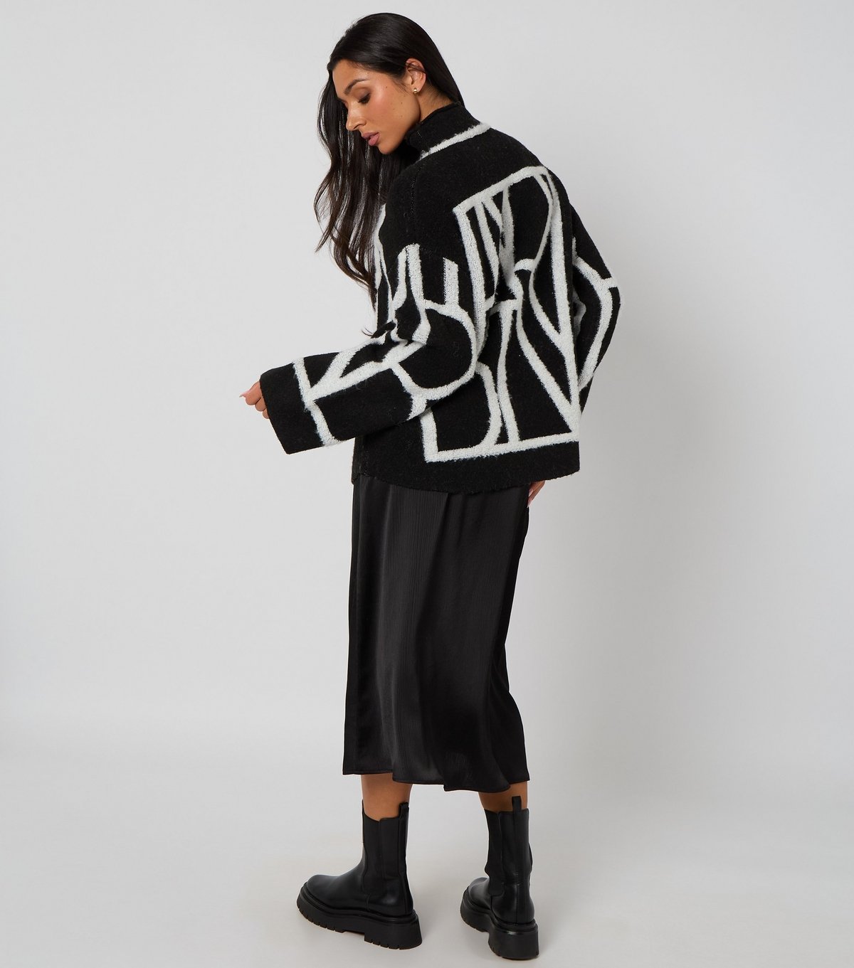 Urban Bliss Women's Black Abstract Slogan Jumper Urban Bliss New Look - 4