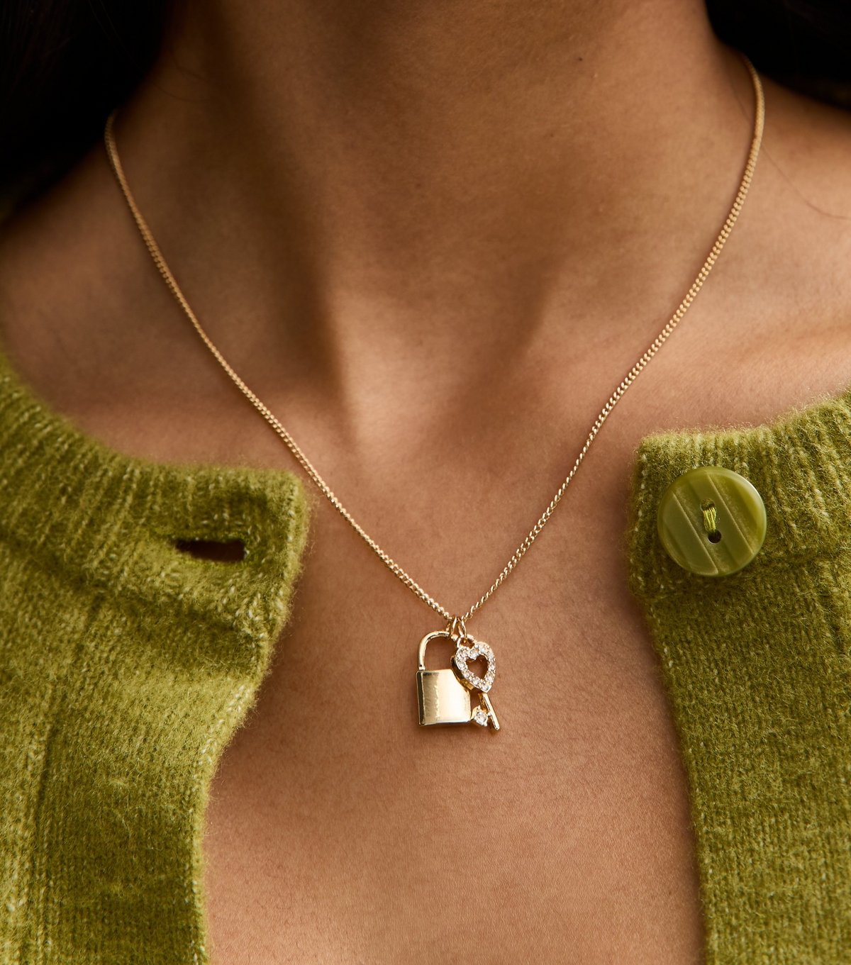 New Look Gold Tone Lock and Key Pendant Necklace New Look - 2