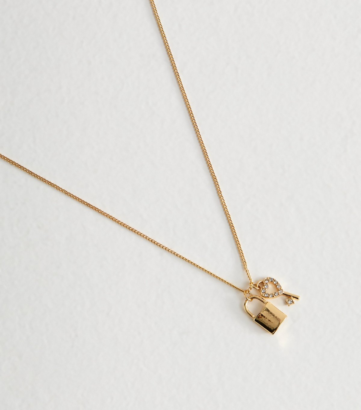 New Look Gold Tone Lock and Key Pendant Necklace New Look - 3