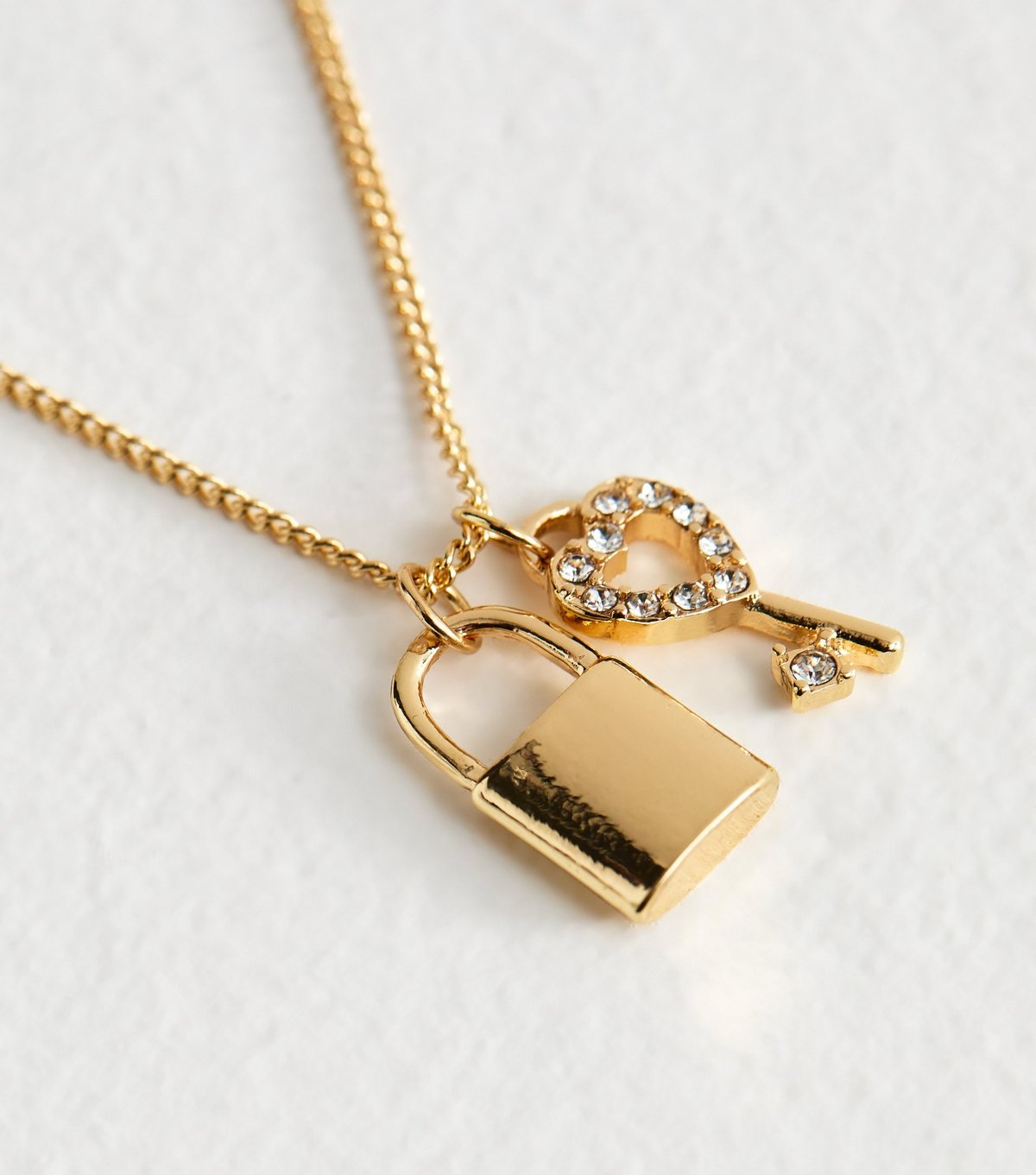 New Look Gold Tone Lock and Key Pendant Necklace New Look - 4