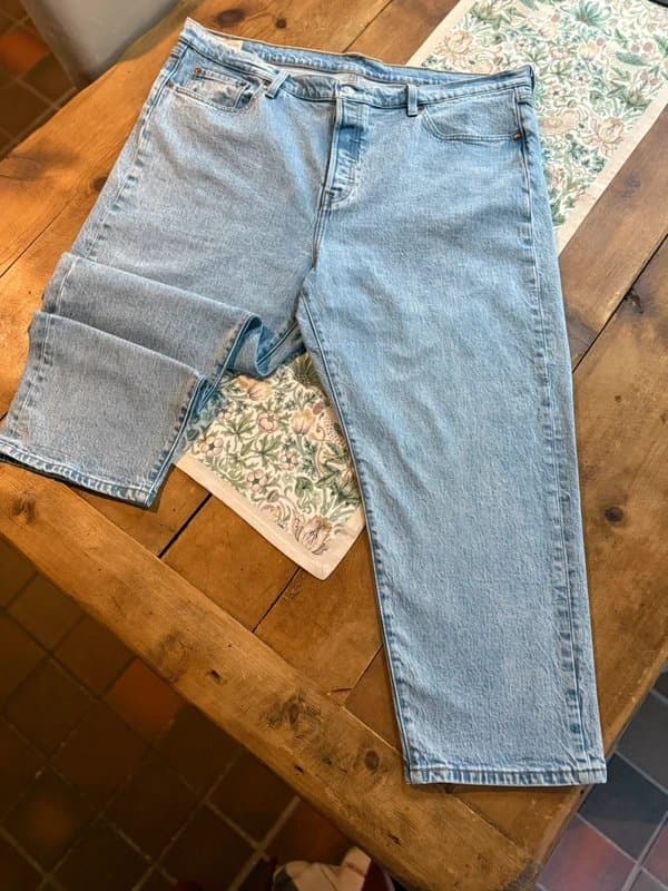 Levis Levi 501 original crop Size 18 W jeans