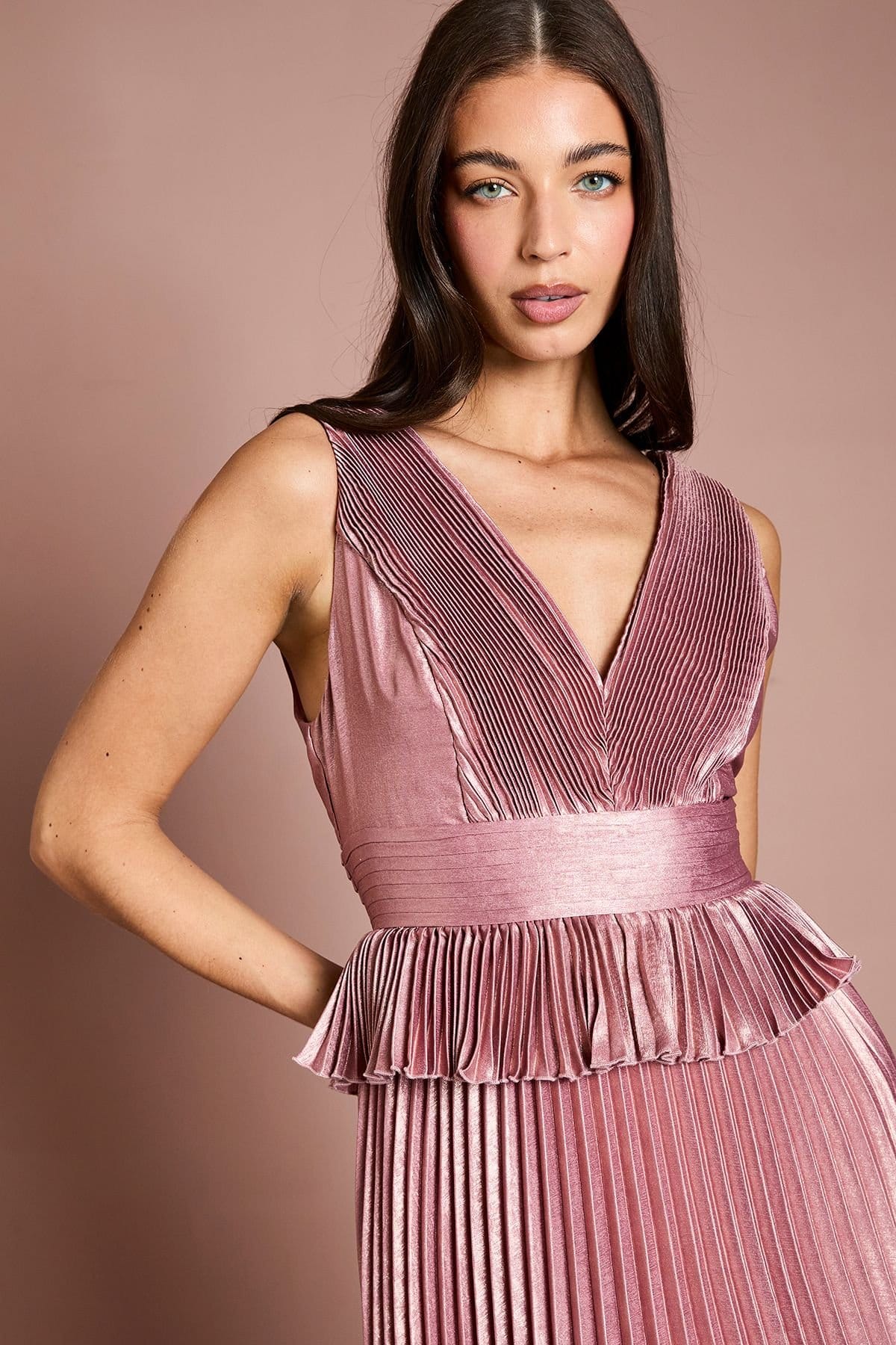 Coast Coast Women's Sleeveless Metallic Pleated Maxi Dress With Peplum in Pink - 4