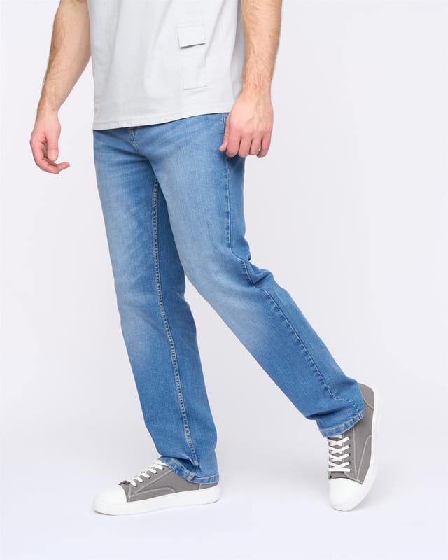 Duck&Cover Duck&Cover Rushawn Men's Modern Slim-Fit Jeans in Light Blue - 2