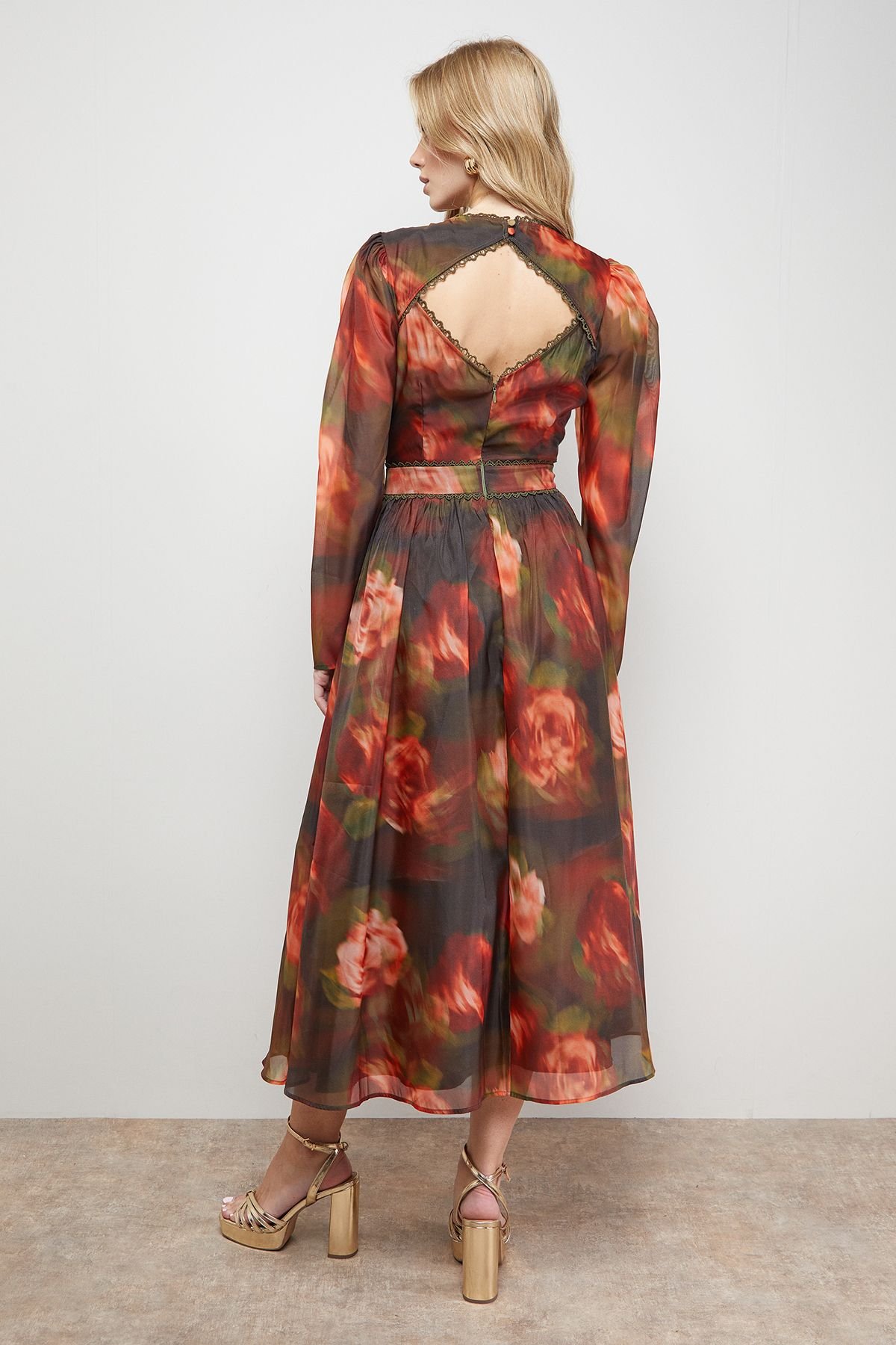 Oasis Oasis Women's V Neck Open Back Long Sleeve Midi Dress in Floral - 3